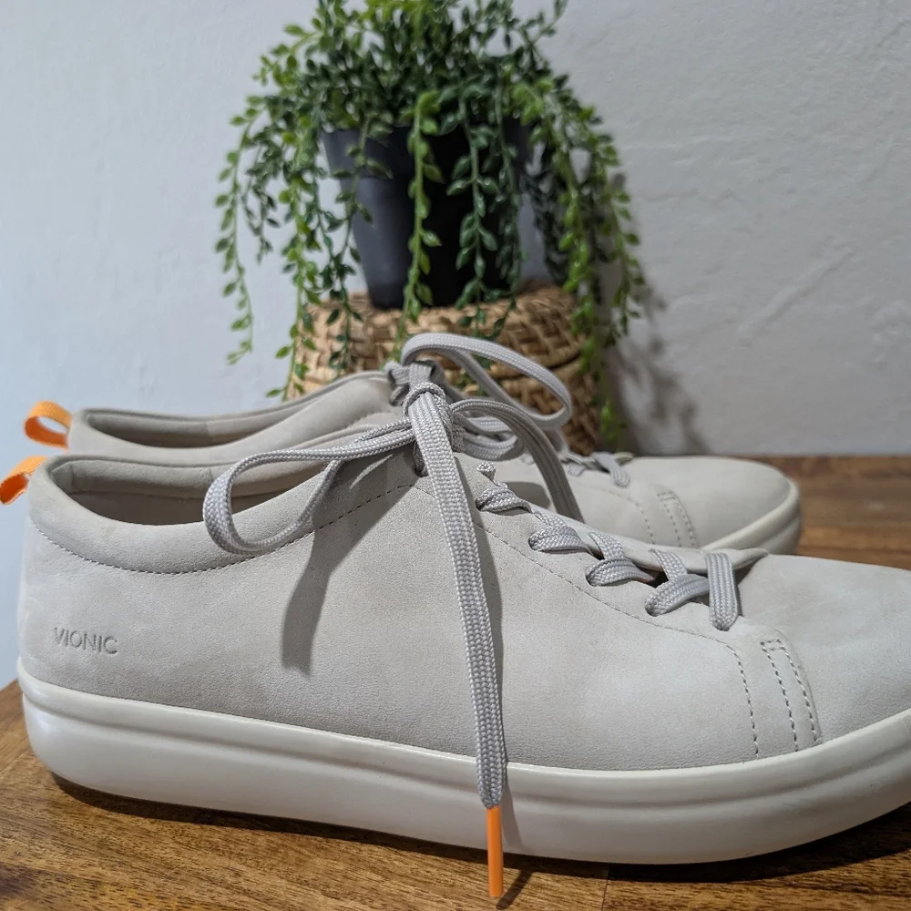 Vionic Women's‎ Cream Sneakers